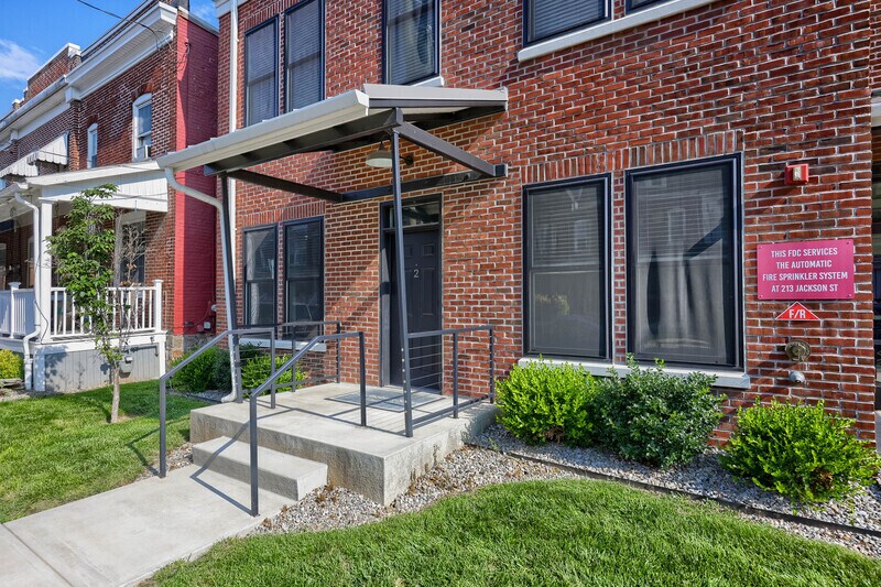 Primary Photo - 213 Jackson St
