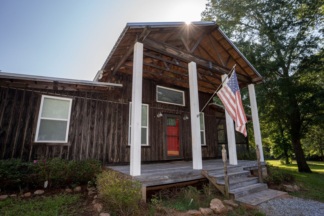 Primary Photo - Improved Rate - Cozy Home near the Lake