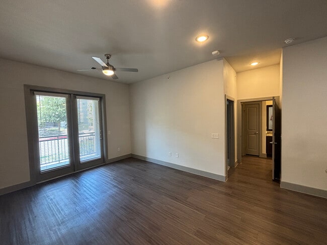 Building Photo - 1050 Wittenburg