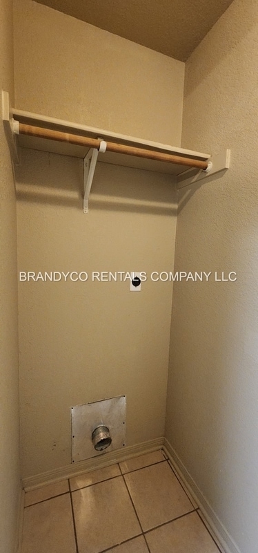 Foto del edificio - 5301 Morning Glen Ln