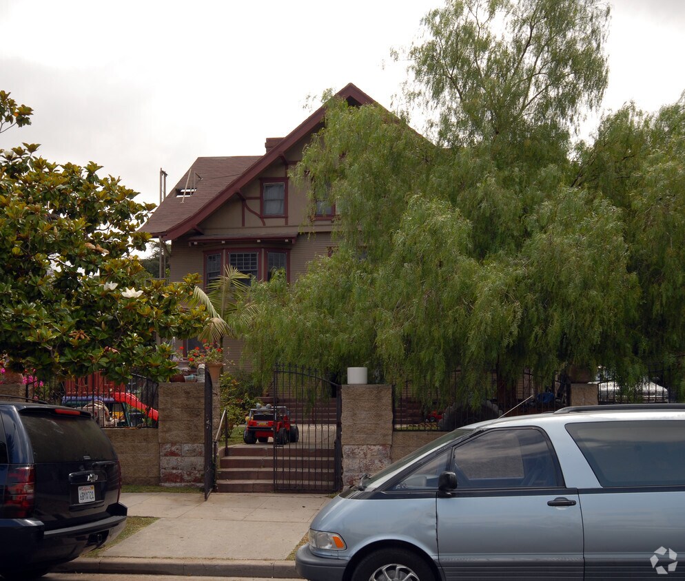 Building Photo - 2226-2228 S Hobart Blvd