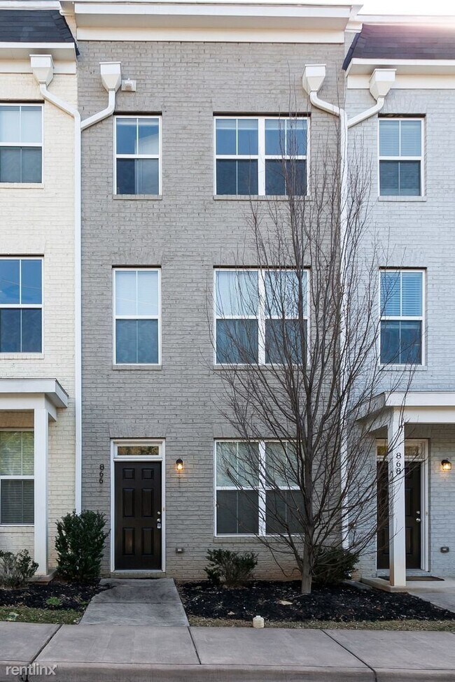 Foto del edificio - 4 br, 3.5 bath House - 866 Estes St