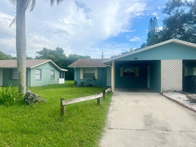 Building Photo - 2716 52nd Ave Dr W