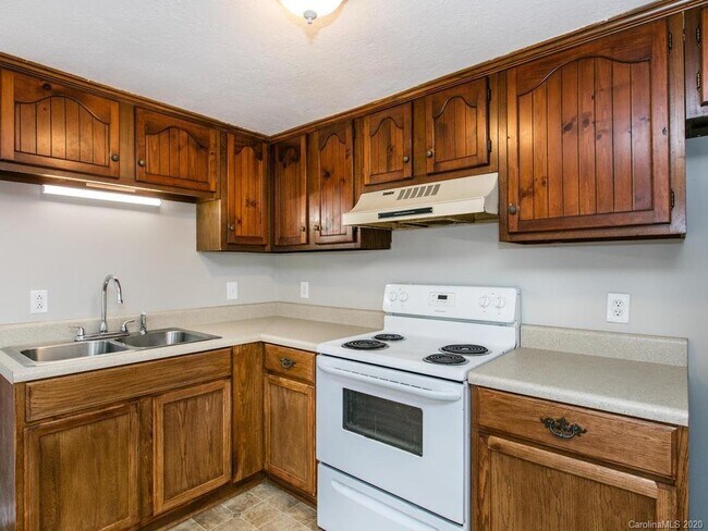 Foto del edificio - 308 Beaucatcher Rd.