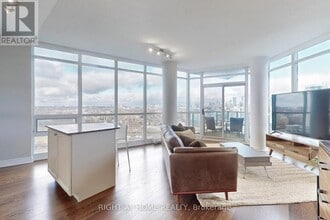 Building Photo - 231 Fort York Blvd