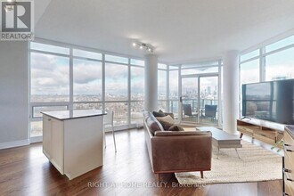 Building Photo - 231 Fort York Blvd