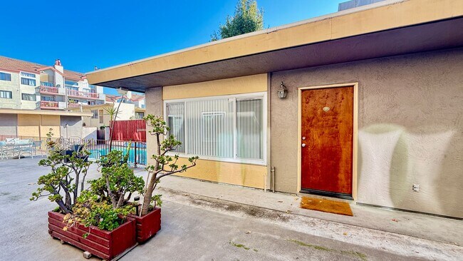 Foto del edificio - Cabana style condo in Adams Point