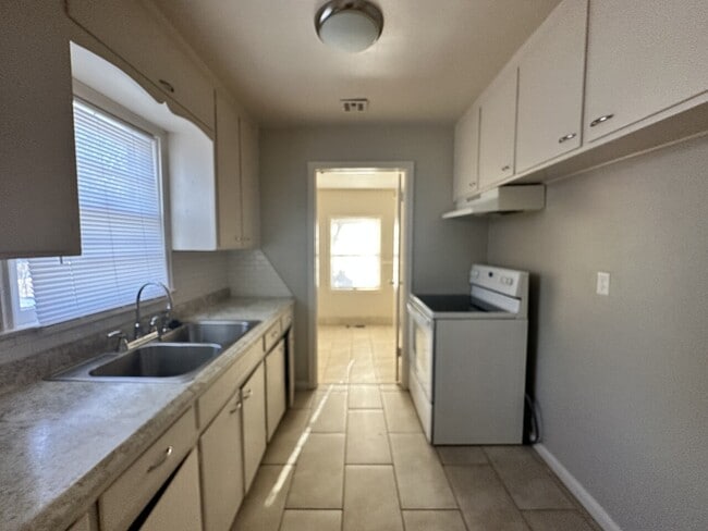 Building Photo - 616 Eastridge