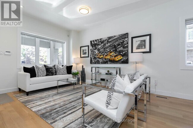 Photo du bâtiment - 173 Duplex Ave