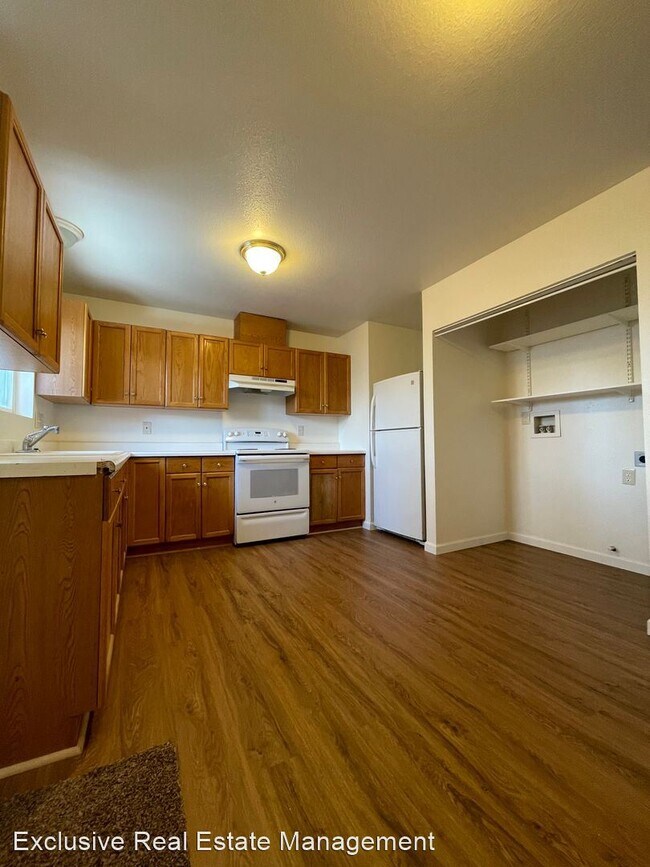 Building Photo - 2 br, 1 bath House - 2416 Vine Street