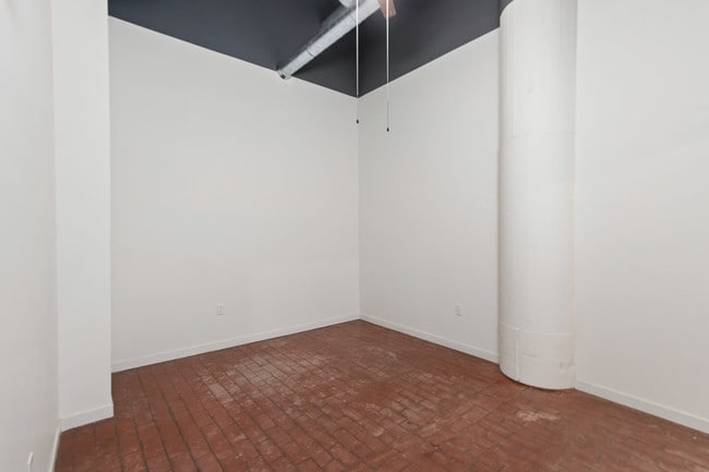 Building Photo - 1108 E 30th St