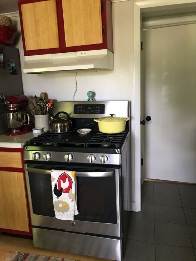 Foto del edificio - Large Four Bedroom Farmhouse in Chelsea! |...