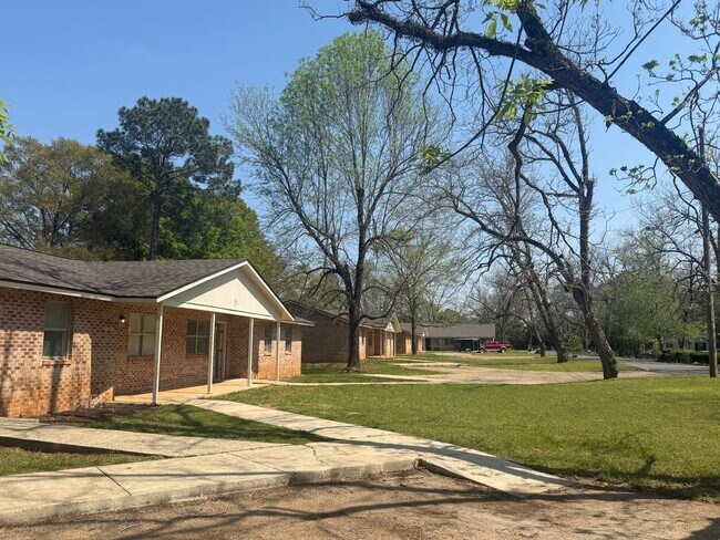 Building Photo - 348 Schley Dr