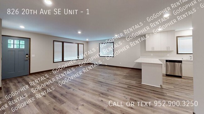 Building Photo - Spacious Duplex Close to U of M Campus