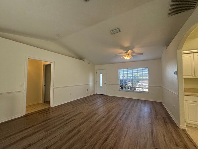 Foto del edificio - 3104 Tonkin Dr