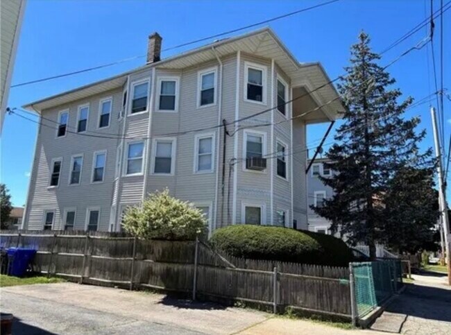 Building Photo - 95 Oakland Ave