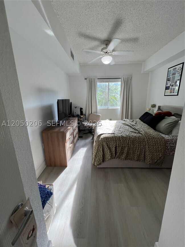 Foto del edificio - 6001 SW 70th St