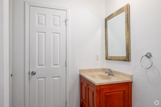 1BR, 1BA - 730SF - Bathroom - Autumn Place