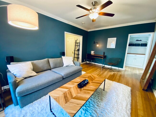 Foto del edificio - 531 W Brompton Ave