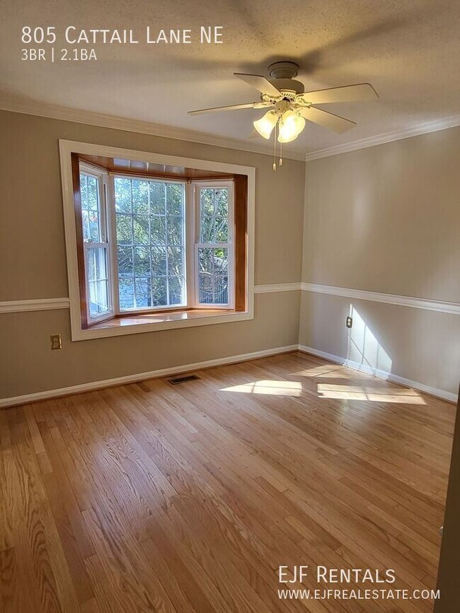 Foto del edificio - 805 Cattail Ln NE