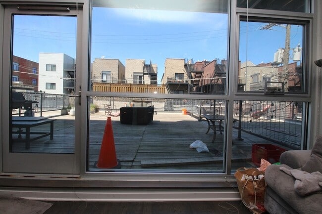 Photo - 1540 W Fullerton Ave Apartment