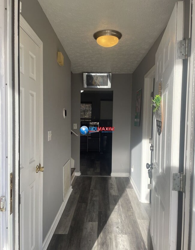 Foto del edificio - Spacious 4 bedrooms split-level house in Lithonia