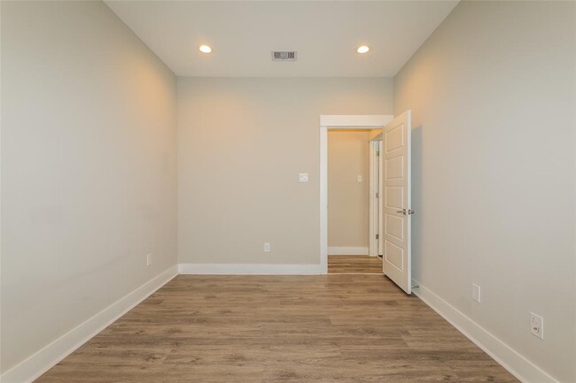 Foto del edificio - 1233 W Tidwell Rd
