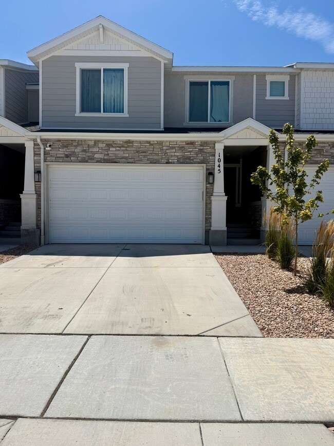 Building Photo - 1045 W Broadleaf Dr