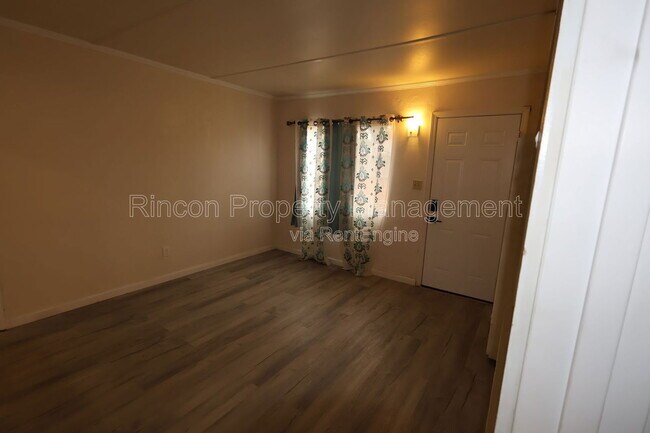 Foto del edificio - 329 E Scott St