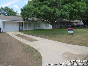 Building Photo - 419 Anton Dr
