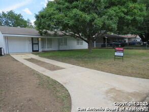 Building Photo - 419 Anton Dr
