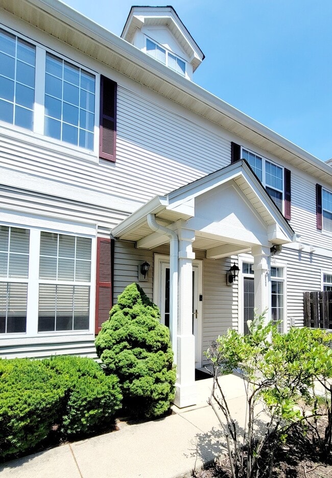 Building Photo - 2592 Hillsboro Blvd