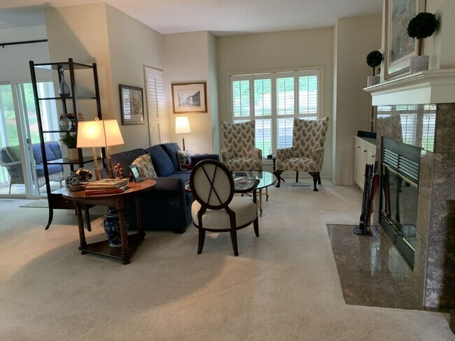 Foto del edificio - 141 Edgewood Ct