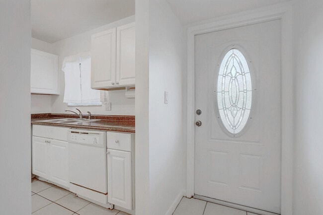Building Photo - 200 Waterway Dr S