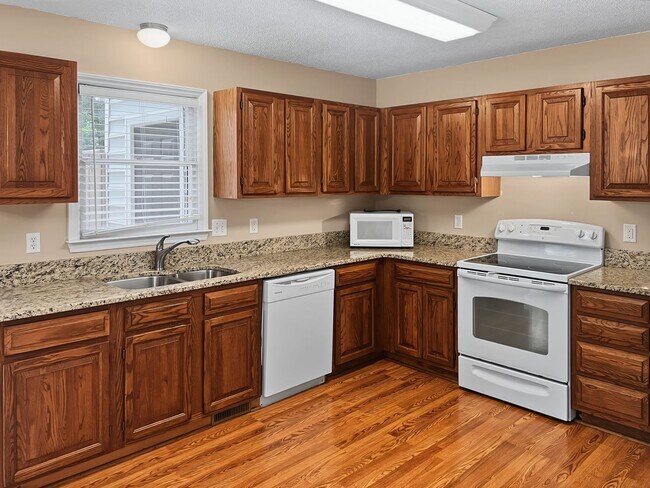Building Photo - 6749 Chauncey Dr
