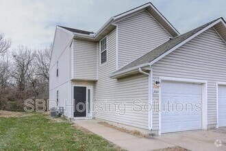 Building Photo - 106 NE Dogwood St