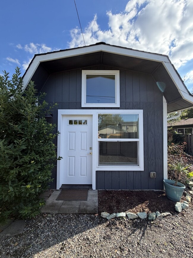 Building Photo - 6619 SE Woodstock Blvd