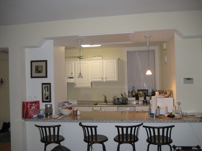 Kitchen - 980 Hope St