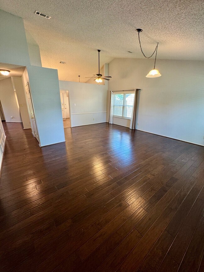 Building Photo - 4415 Seville Ln