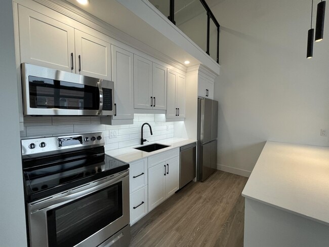 Building Photo - 57 Canterbury St