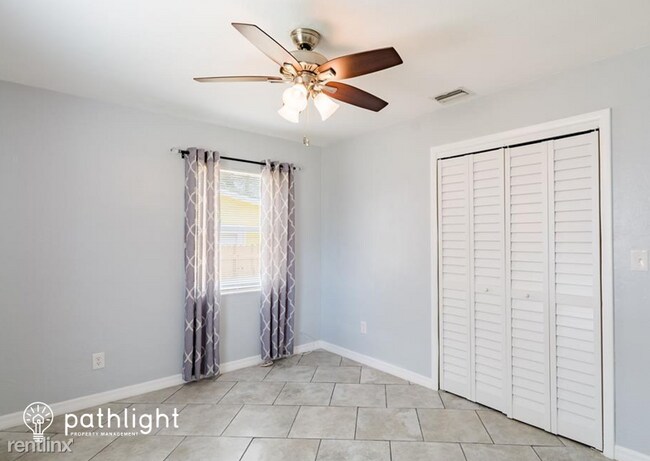 Foto del edificio - 3 br, 2 bath House - 1320 Mary L Road UNIT