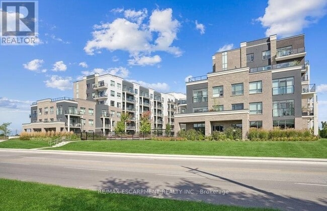 Building Photo - 5055 Greenlane