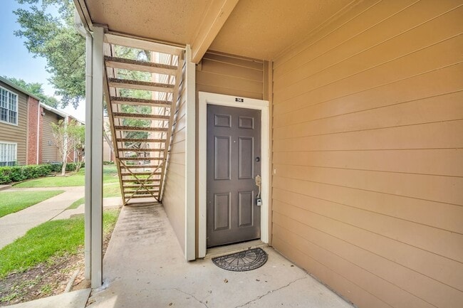 Building Photo - 3607L W Northgate Dr