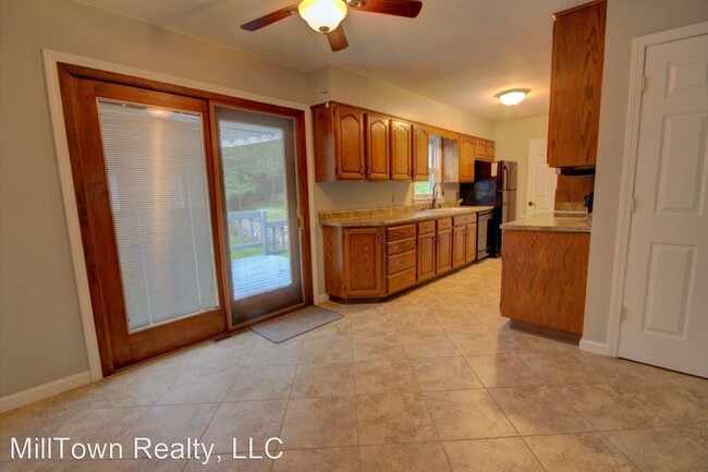 Building Photo - 4 br, 2 bath House - 730 16th St.