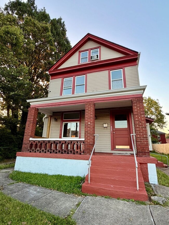 Building Photo - 3648 Brooks Ave
