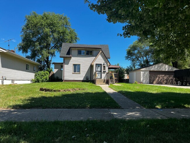Building Photo - 2 bed 1 bath roseville home with office, g...
