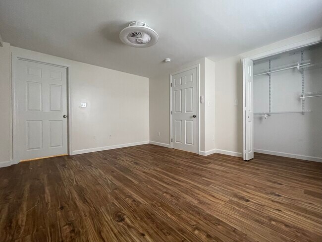 Building Photo - 129 Elm St