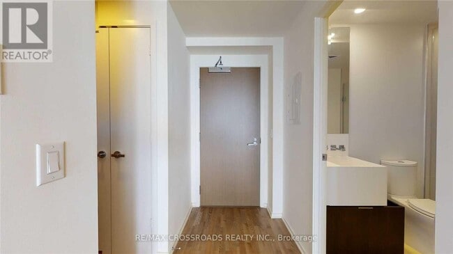 Photo du bâtiment - 1 Bloor St E