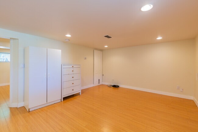 Photo du bâtiment - 481 W 19th Ave