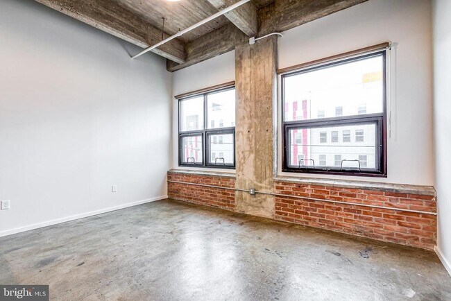 Building Photo - 4800 Brown St